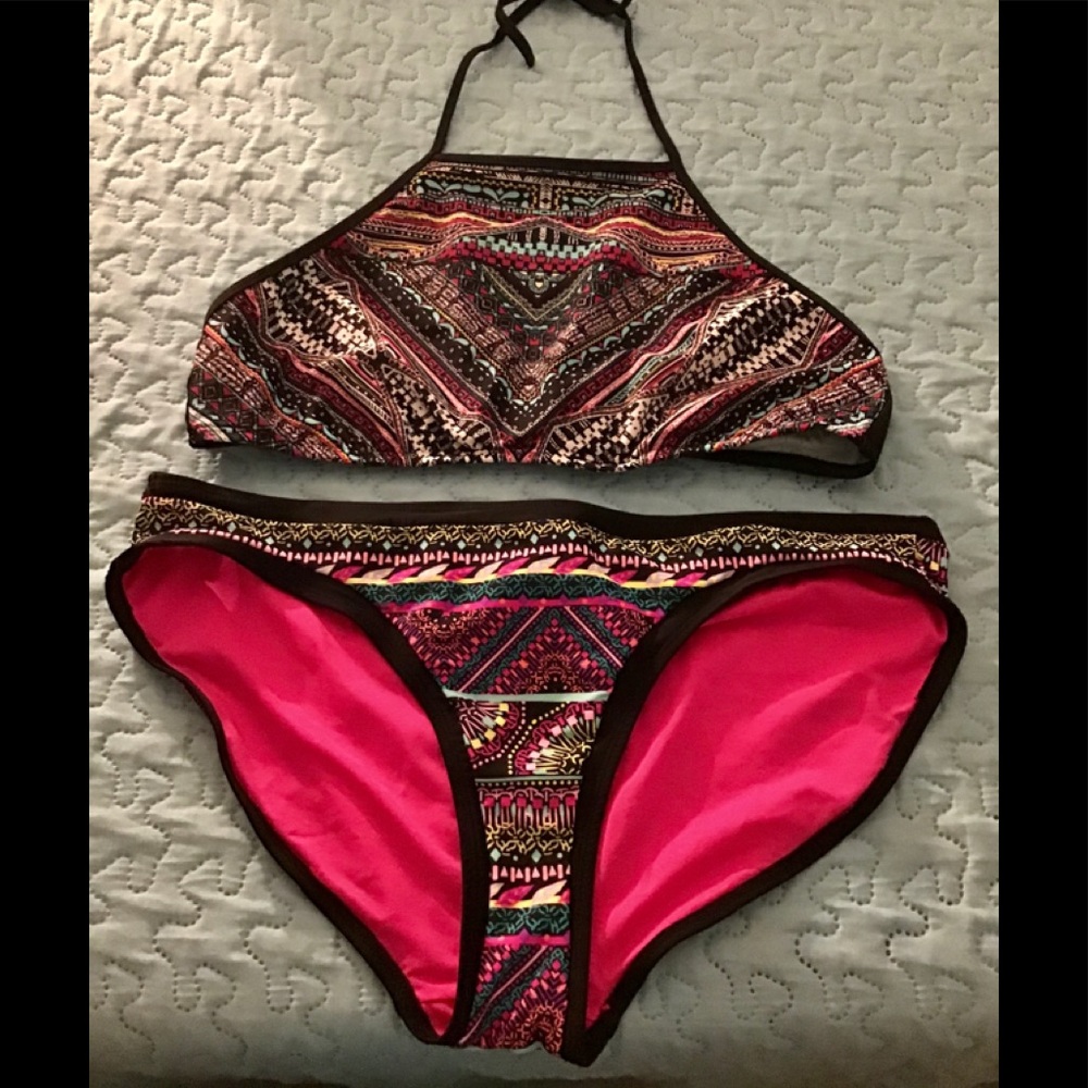 Messimo bikini size XL top bottom 15/17 Halter. Bottom size Large colorful